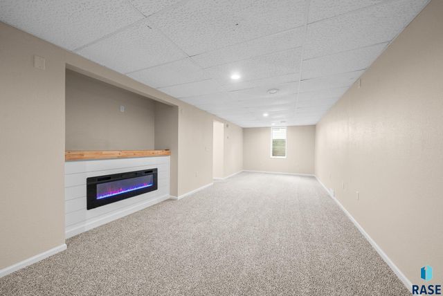 108 E Glenwood Dr, Brandon, SD 57005