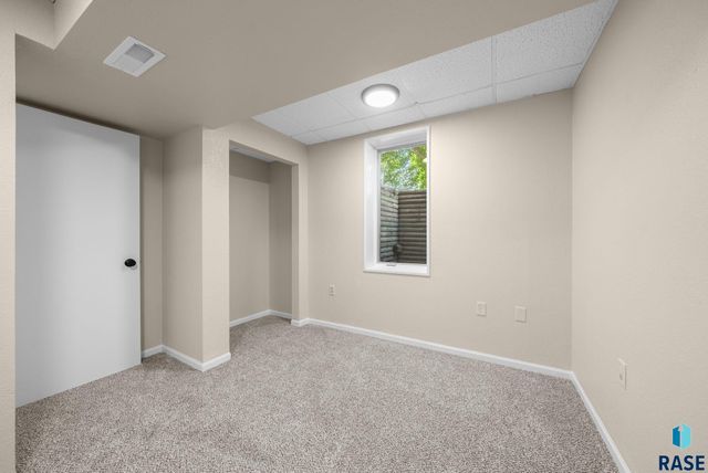 108 E Glenwood Dr, Brandon, SD 57005