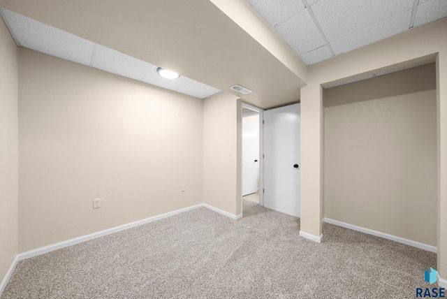 108 E Glenwood Dr, Brandon, SD 57005