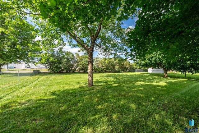 108 E Glenwood Dr, Brandon, SD 57005