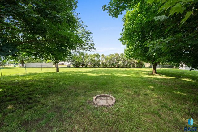 108 E Glenwood Dr, Brandon, SD 57005