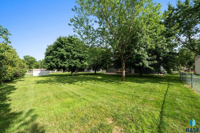 108 E Glenwood Dr, Brandon, SD 57005