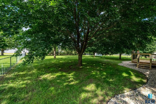 108 E Glenwood Dr, Brandon, SD 57005
