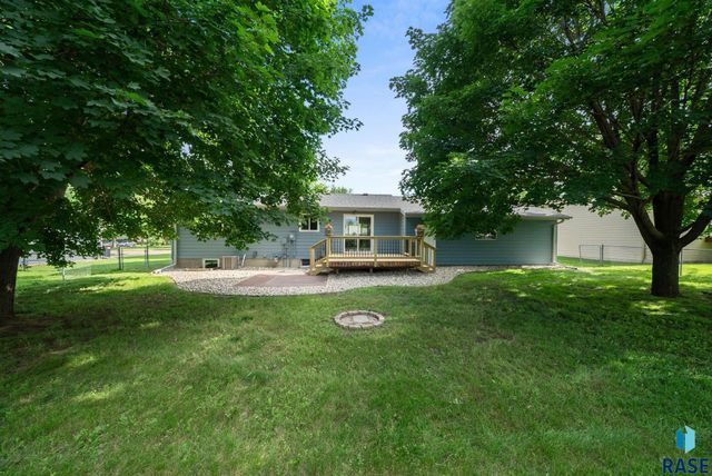 108 E Glenwood Dr, Brandon, SD 57005