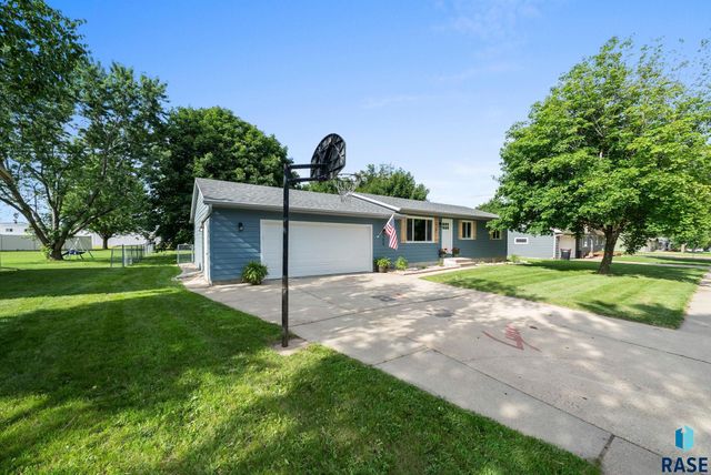 108 E Glenwood Dr, Brandon, SD 57005