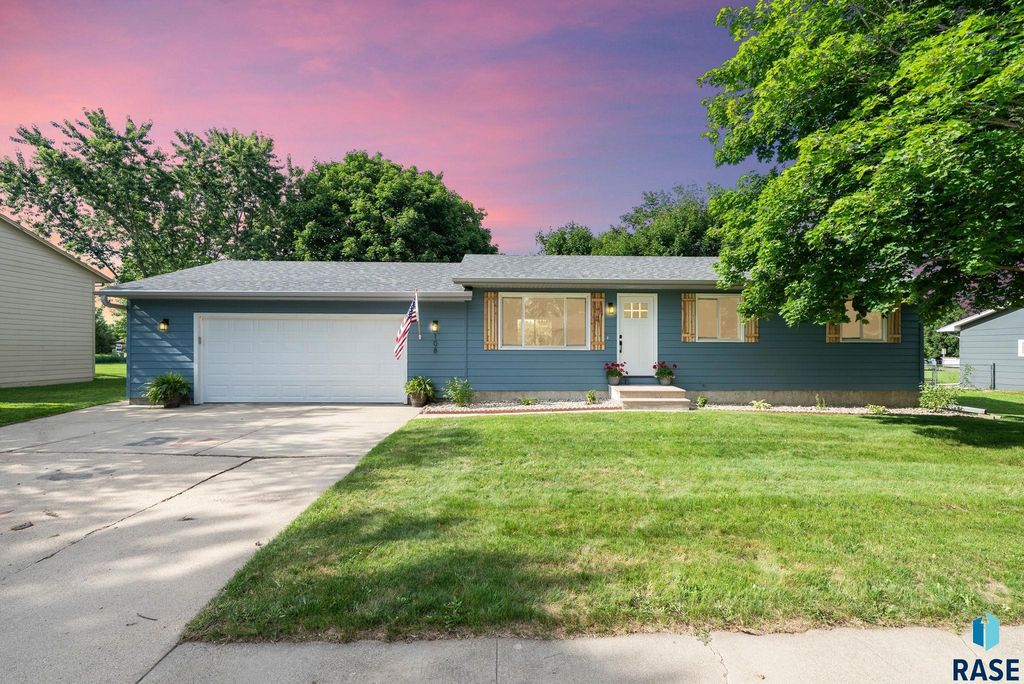 108 E Glenwood Dr, Brandon, SD 57005