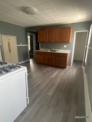 20 Lounsbury Avenue, Waterbury, CT 06706