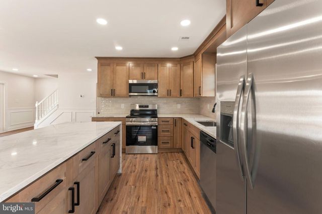 12 GERANIUM RD, Levittown, PA 19057