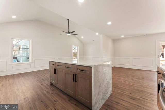 12 GERANIUM RD, Levittown, PA 19057