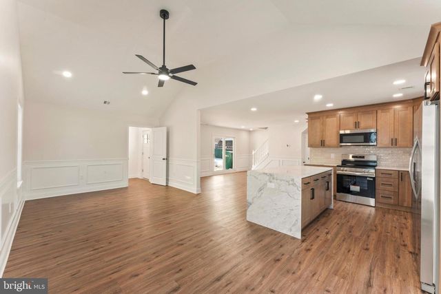 12 GERANIUM RD, Levittown, PA 19057