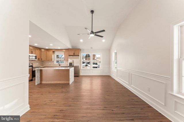 12 GERANIUM RD, Levittown, PA 19057