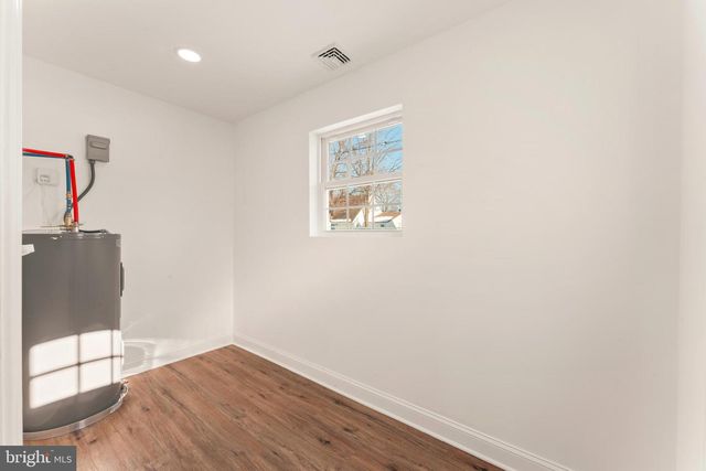 12 GERANIUM RD, Levittown, PA 19057