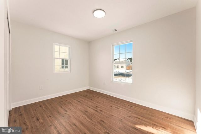 12 GERANIUM RD, Levittown, PA 19057