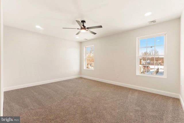 12 GERANIUM RD, Levittown, PA 19057