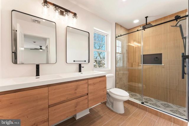 12 GERANIUM RD, Levittown, PA 19057