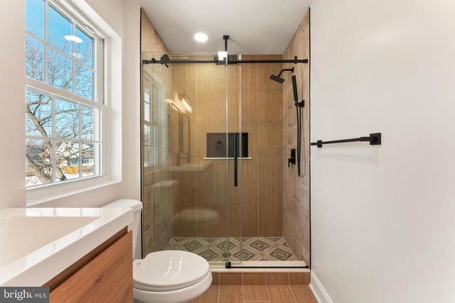 12 GERANIUM RD, Levittown, PA 19057