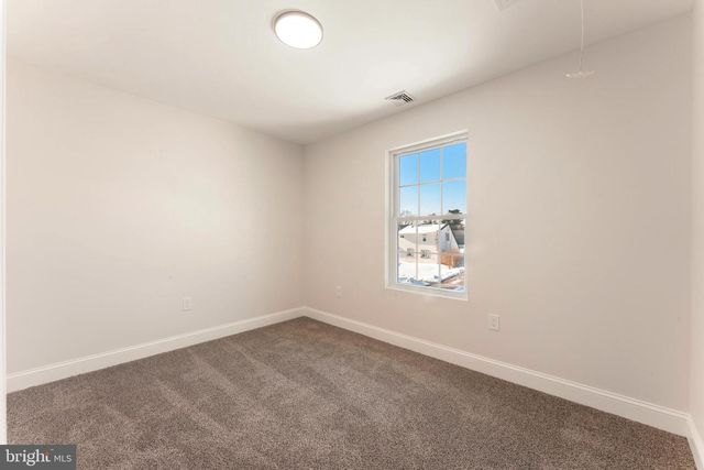 12 GERANIUM RD, Levittown, PA 19057