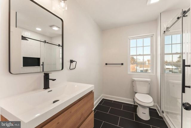 12 GERANIUM RD, Levittown, PA 19057