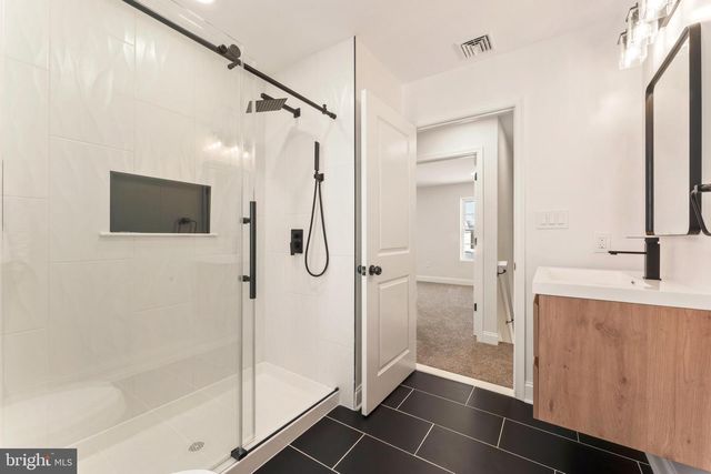 12 GERANIUM RD, Levittown, PA 19057