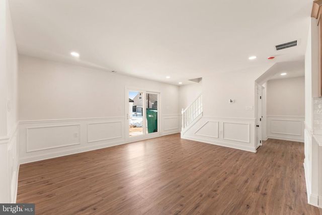 12 GERANIUM RD, Levittown, PA 19057