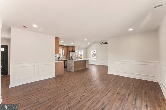 12 GERANIUM RD, Levittown, PA 19057