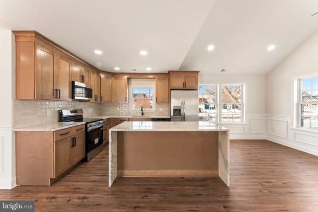 12 GERANIUM RD, Levittown, PA 19057