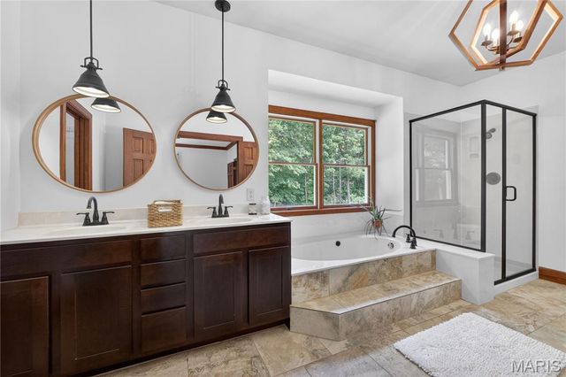 2 Woodridge Drive, Defiance, MO 63341