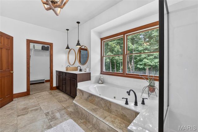 2 Woodridge Drive, Defiance, MO 63341
