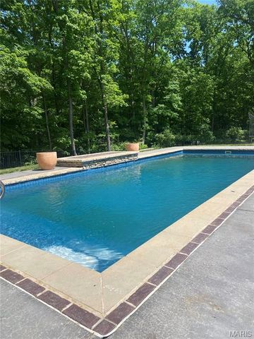 2 Woodridge Drive, Defiance, MO 63341