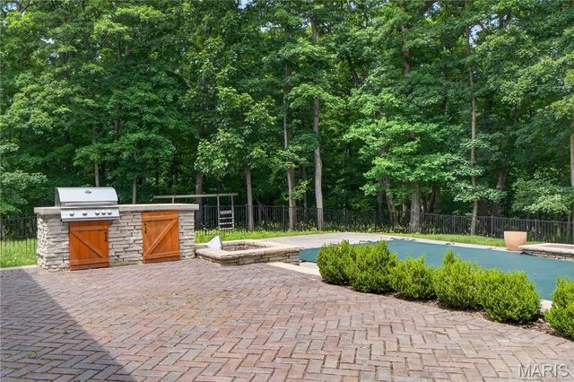 2 Woodridge Drive, Defiance, MO 63341