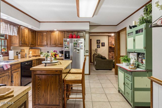 306 Hale Meade Drive, Johnson City, TN 37615