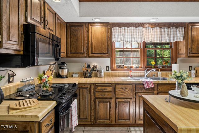 306 Hale Meade Drive, Johnson City, TN 37615