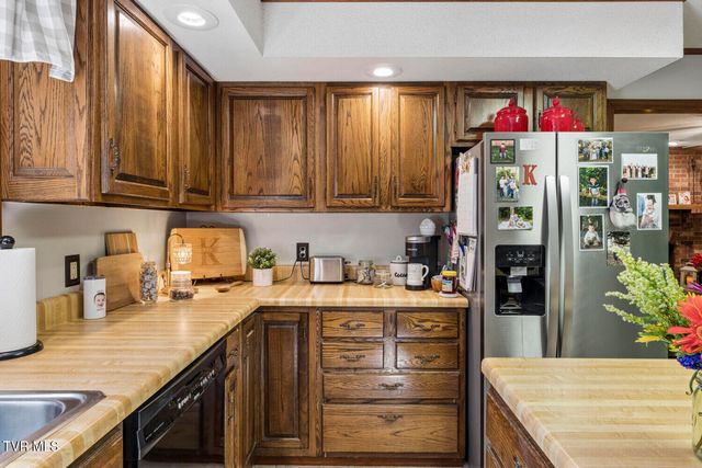 306 Hale Meade Drive, Johnson City, TN 37615