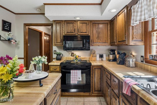 306 Hale Meade Drive, Johnson City, TN 37615