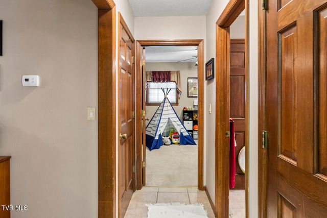 306 Hale Meade Drive, Johnson City, TN 37615
