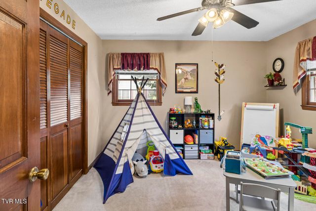 306 Hale Meade Drive, Johnson City, TN 37615
