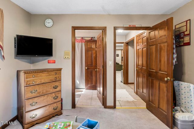 306 Hale Meade Drive, Johnson City, TN 37615