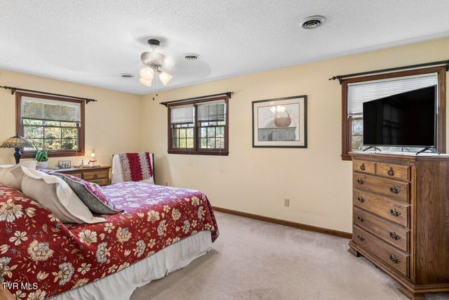 306 Hale Meade Drive, Johnson City, TN 37615