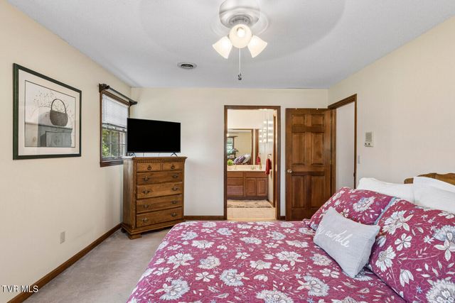 306 Hale Meade Drive, Johnson City, TN 37615