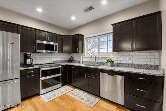 505 Eagle Pointe Dr, Louisville, KY 40214