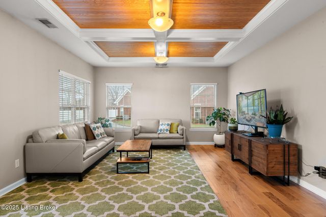 505 Eagle Pointe Dr, Louisville, KY 40214