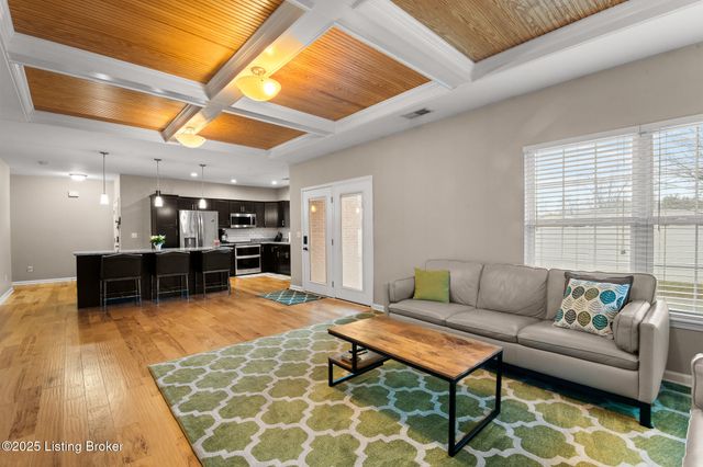 505 Eagle Pointe Dr, Louisville, KY 40214