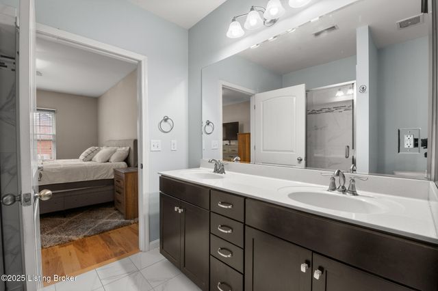 505 Eagle Pointe Dr, Louisville, KY 40214