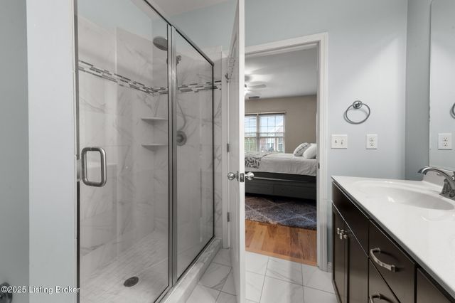 505 Eagle Pointe Dr, Louisville, KY 40214