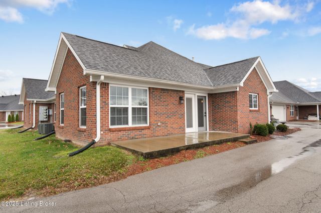 505 Eagle Pointe Dr, Louisville, KY 40214