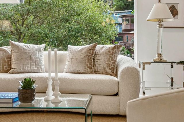 1100 1100 Glencourt Dr, Oakland, CA 94611