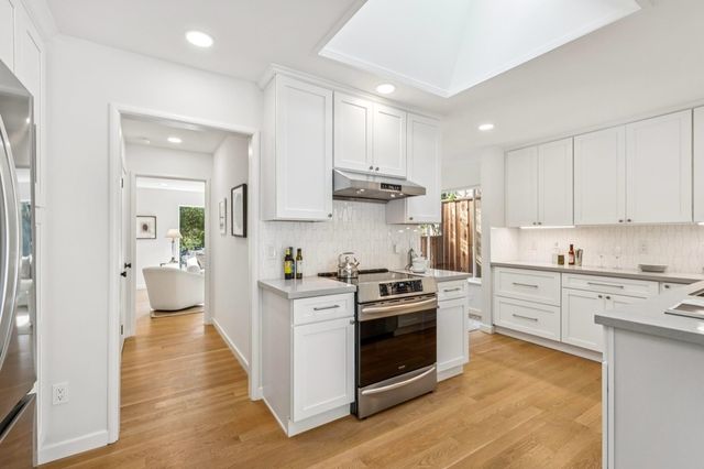 1100 1100 Glencourt Dr, Oakland, CA 94611