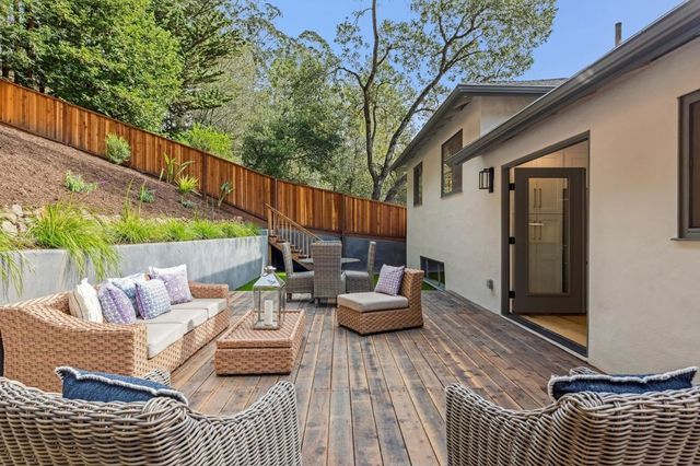 1100 1100 Glencourt Dr, Oakland, CA 94611