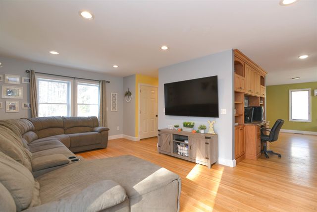 150 North Road, Sandown, NH 03873