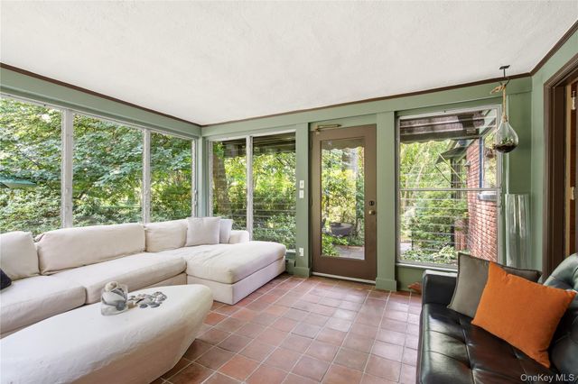 790 Bryant Avenue, Roslyn Harbor, NY 11576